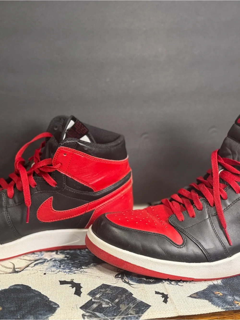 Nike Air Jordan 1 Mid Black Red Men’s Sneakers Size 12.5